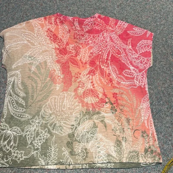 Red and Pink Patterned T-Shirts from Olsen size large - Picture 13 of 14